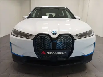 BMW iX xDrive40 Navi LED Standklima USB