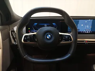 BMW iX xDrive40 Navi LED Standklima USB