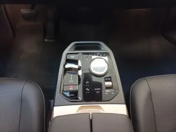 BMW iX xDrive40 Navi LED Standklima USB