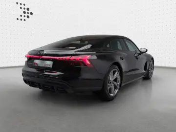 AUDI e-tron GT qu. Assist Dynamik Matrix Pano Kamera