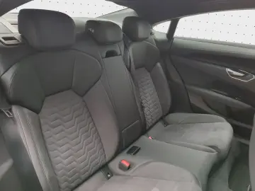 AUDI e-tron GT qu. Assist Dynamik Matrix Pano Kamera