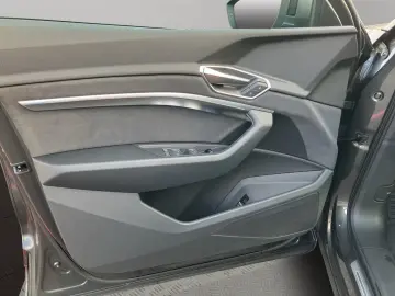 AUDI Q8 e-tron 50 quattro S line AHK MMI Navi plus