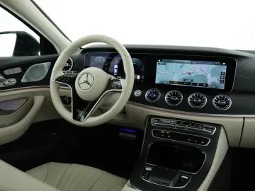 MERCEDES-BENZ CLS 300 d 4M  AMG Leder Burmester Stan…