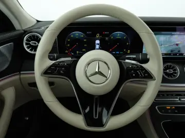 MERCEDES-BENZ CLS 300 d 4M  AMG Leder Burmester Stan…