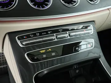 MERCEDES-BENZ CLS 300 d 4M  AMG Leder Burmester Stan…