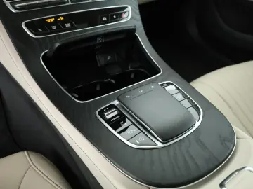MERCEDES-BENZ CLS 300 d 4M  AMG Leder Burmester Stan…