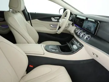 MERCEDES-BENZ CLS 300 d 4M  AMG Leder Burmester Stan…