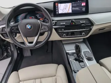 BMW 520i Touring Dig.Cockpit LED Shz. Tempom. Navi