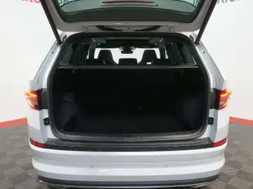 SKODA Kodiaq Sportline 2.0 TDI ACC PANO RFK AHK CANTON