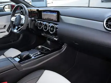 MERCEDES-BENZ A 250 e AMG KAMERA SPURHALTE MBUX CARP…