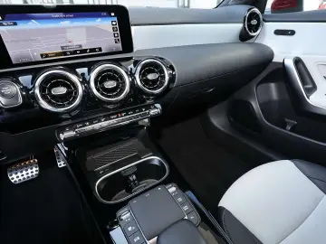 MERCEDES-BENZ A 250 e AMG KAMERA SPURHALTE MBUX CARP…