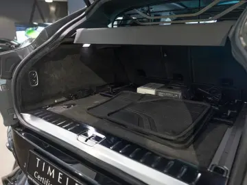 ASTON MARTIN DBX 707 Aston Martin Hamburg