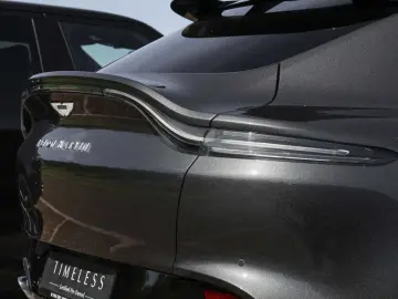 ASTON MARTIN DBX 550