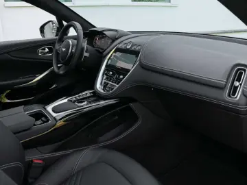 ASTON MARTIN DBX 550