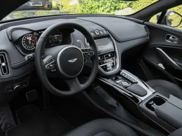 ASTON MARTIN DBX 550