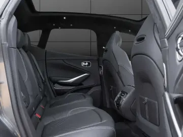 ASTON MARTIN DBX 550