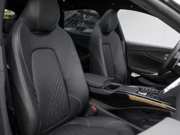 ASTON MARTIN DBX 550