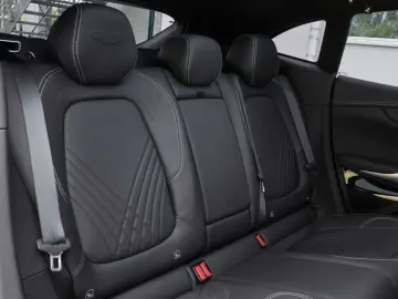 ASTON MARTIN DBX 550