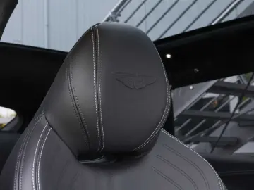 ASTON MARTIN DBX 550