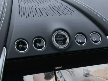 ASTON MARTIN DBX 550