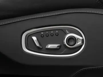 ASTON MARTIN DBX 550