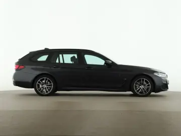 BMW 540d Touring xDrive M Sport HUD Massage AHK Pano