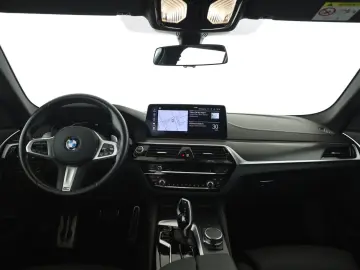 BMW 540d Touring xDrive M Sport HUD Massage AHK Pano