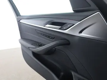 BMW 540d Touring xDrive M Sport HUD Massage AHK Pano