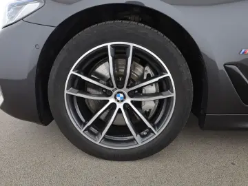 BMW 540d Touring xDrive M Sport HUD Massage AHK Pano