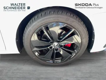 SKODA Octavia Combi 2.0 TDI DSG RS Navi Matrix AHK