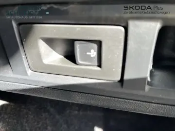 SKODA Octavia Combi 2.0 TDI DSG RS Navi Matrix AHK
