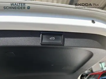 SKODA Octavia Combi 2.0 TDI DSG RS Navi Matrix AHK