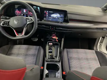 VW Golf VIII GTI 2.0 TSI DSG MATRIX PANO STANDH H&K