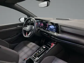VW Golf VIII GTI 2.0 TSI DSG MATRIX PANO STANDH H&K