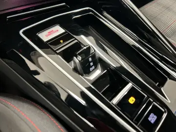 VW Golf VIII GTI 2.0 TSI DSG MATRIX PANO STANDH H&K