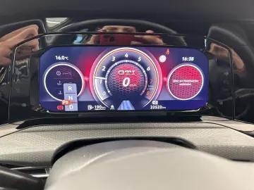 VW Golf VIII GTI 2.0 TSI DSG MATRIX PANO STANDH H&K