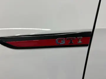 VW Golf VIII GTI 2.0 TSI DSG MATRIX PANO STANDH H&K