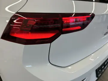 VW Golf VIII GTI 2.0 TSI DSG MATRIX PANO STANDH H&K