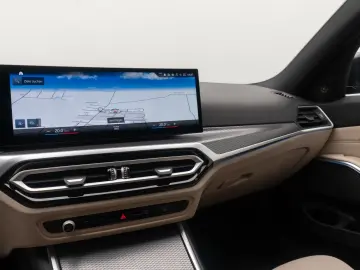BMW 330i M Sport DAB Kamera H K Komfort 19Zoll