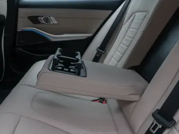 BMW 330i M Sport DAB Kamera H K Komfort 19Zoll