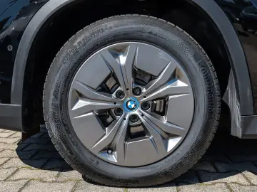 BMW iX1 xDrive30 HuD PA  Sportsitz LED DAB