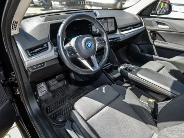 BMW iX1 xDrive30 HuD PA  Sportsitz LED DAB