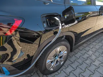 BMW iX1 xDrive30 HuD PA  Sportsitz LED DAB
