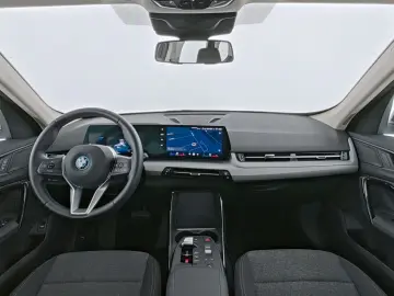 BMW iX1 eDrive20 LED Navi HiFi Parkassistent-Paket