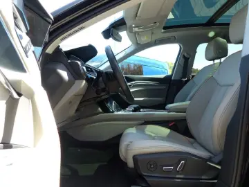 AUDI e-tron 55 quattro 300 KW S line  LED PDC B&O