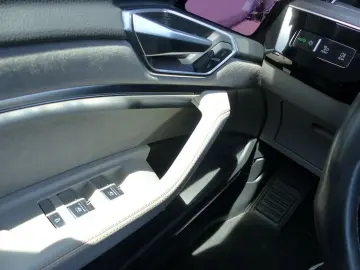 AUDI e-tron 55 quattro 300 KW S line  LED PDC B&O