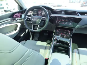 AUDI e-tron 55 quattro 300 KW S line  LED PDC B&O