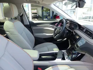 AUDI e-tron 55 quattro 300 KW S line  LED PDC B&O