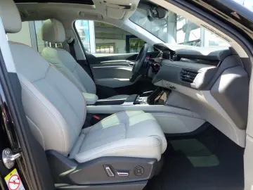 AUDI e-tron 55 quattro 300 KW S line  LED PDC B&O