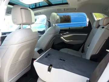 AUDI e-tron 55 quattro 300 KW S line  LED PDC B&O